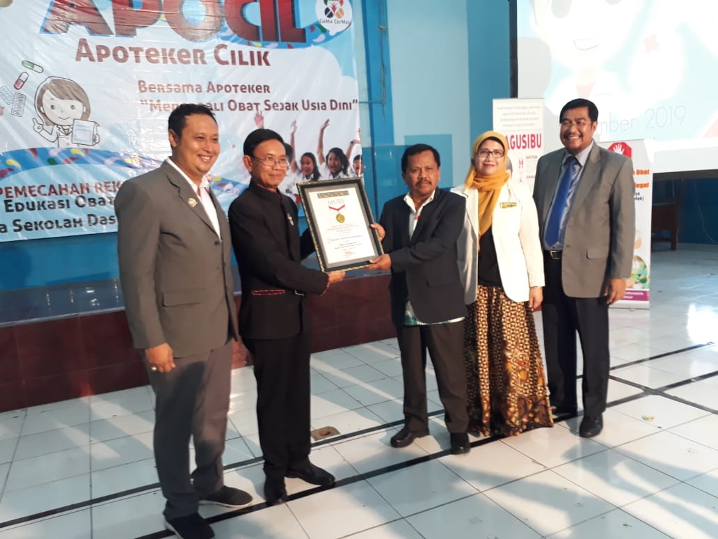  Raih Rekor MURI, Ikatan Apoteker Indonesia Edukasi Pengenalan Obat Kepada Siswa SD
