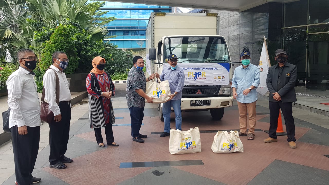 Salurkan 200 Paket Sembako Kementerian PUPR Bagi Wartawan Anggota PWI Terdampak Covid-19