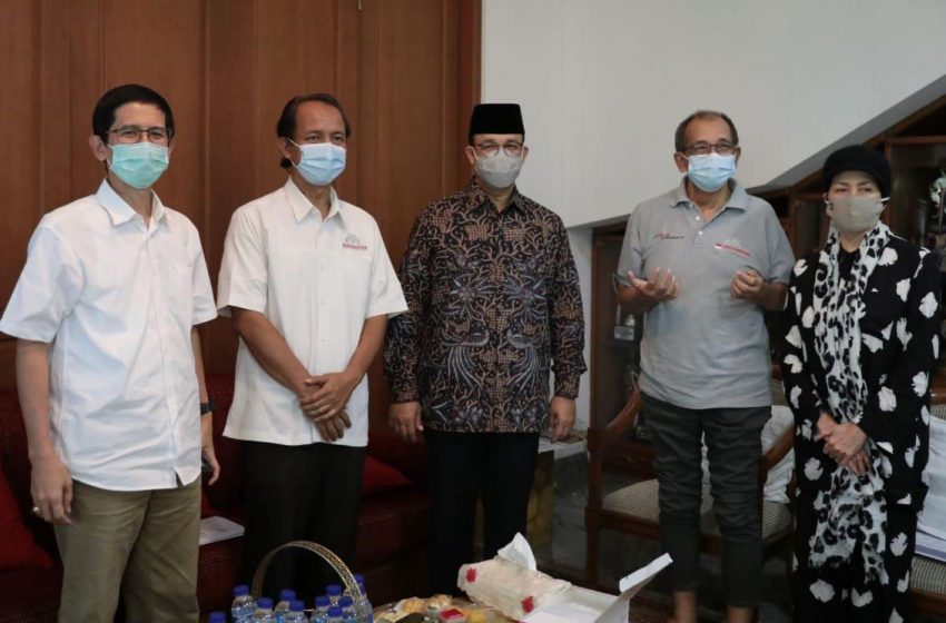  Kepedulian Gubernur DKI Dengan Mengunjungi Warganya Yang Sedang Sakit