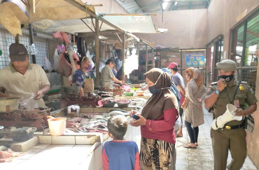  Satpol PP Himbau Penerapan Protokol Kesehatan di Pasar Kalideres