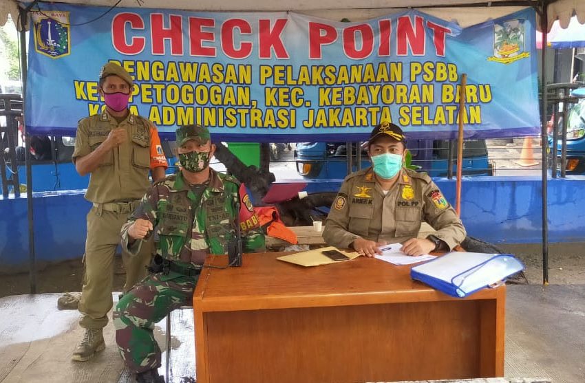 Operasi Yustisi Himbau Warga Masyarakat Kelurahan Petogogan Patuhi Protokol Kesehatan