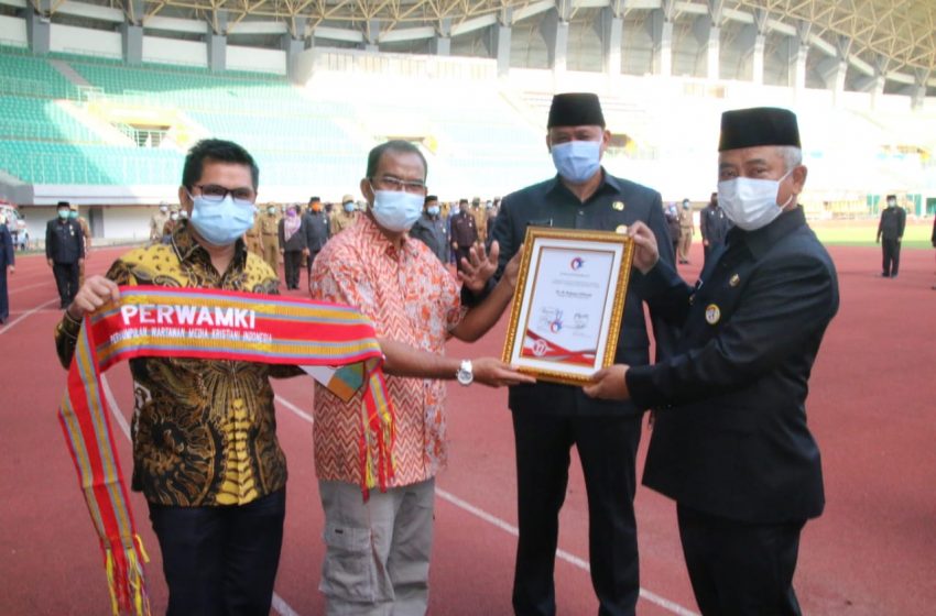  Wali Kota Bekasi Terima Penghargaan Sebagai Tokoh Toleramsi dan BPRS Syariah Raih Golden Award Bank