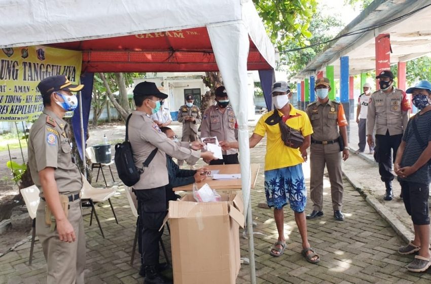  Polsek Kepulauan Seribu Selatan Serentak Giat Disiplinan Prokes di Kampung Tangguh Jaya