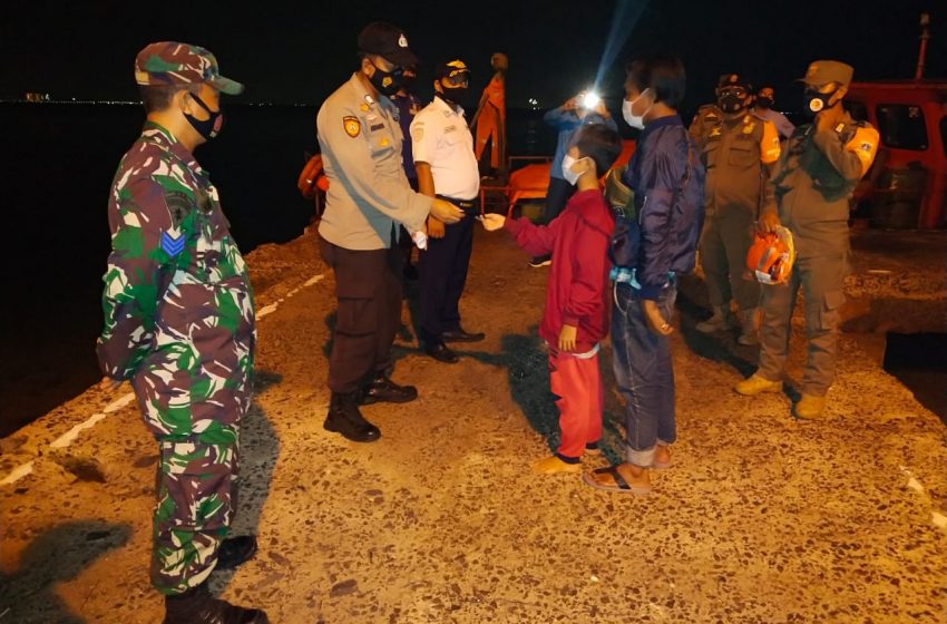  Saat Gelar Operasi Yustisi Malam Hari di Pulau Untung Jawa, Polsek Kep Seribu Selatan Tindak Enam Warga Langgar Prokes