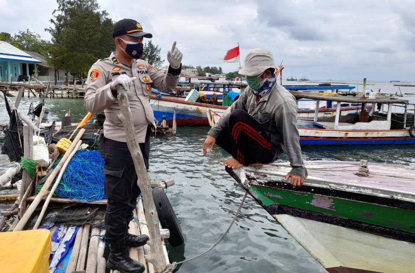  Polsek Kep Seribu Selatan Ajak Nelayan Cari Korban SJ182