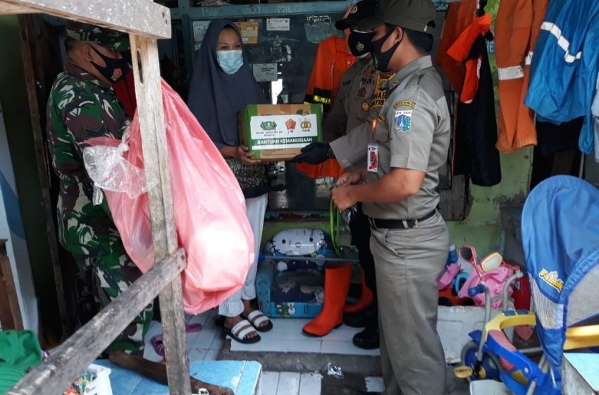  Tiga Warga Terkonfirmasi Covid-19 di Pulau Harapan Mendapat Sembako dari Kapolda Metro