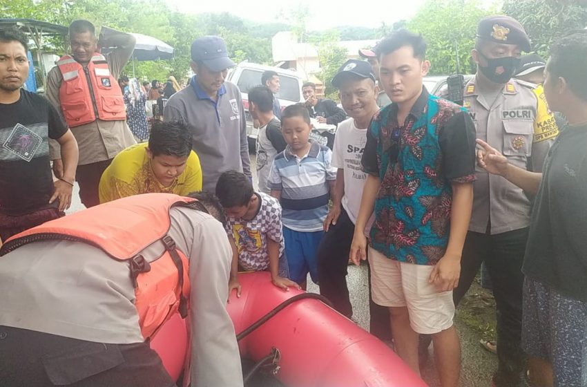 Polres Banjar dan Polsek Pengaron Bantu Ribuan Warga Terdampak Banjir