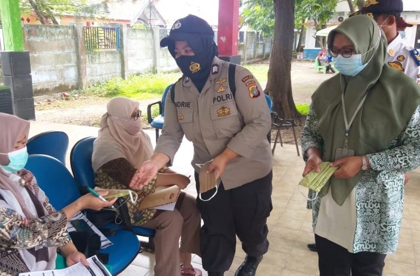  Dukung Program “Jakarta Bermasker”, Polres Kep Seribu Kembali Bagikan Masker Gratis ke Warga 