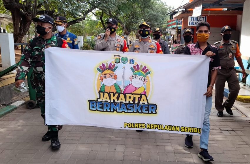  Bagikan Masker Gratis, Polres Kep Seribu dan Tiga Pilar Dukung Gerakan “Jakarta Bermasker”