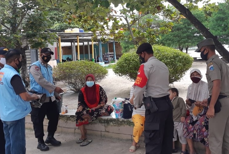  Gencarkan Program “Jakarta Bermasker”, Pembagian Masker Serentak Terus Dilakukan Polres Kep Seribu