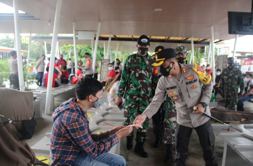  Melalui ‘Jakarta Bermasker”, Kapolres Kepulauan Seribu AKBP Eko Wahyu Fredian Pimpin Pembagian Masker Gratis