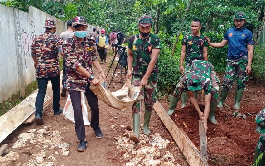  Kapendam Jaya : Peran Serta FKPPI Sukseskan TMMD ke-110 Merupakan Bentuk Kecintaan dan Kebanggaannya terhadap TNI