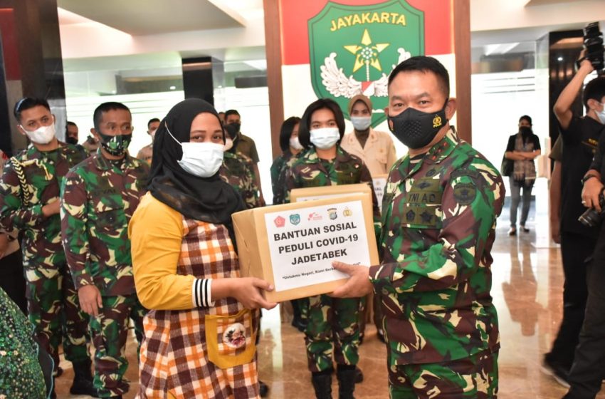  Melalui Kodam Jaya, Panitia Imlek Nasional 2021 Serahkan Bansos 150 Ton Beras