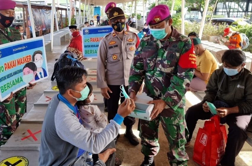  Polres Kep Seribu dan Polsek Jajaran Serentak Bagikan 4400 Masker Medis Gratis