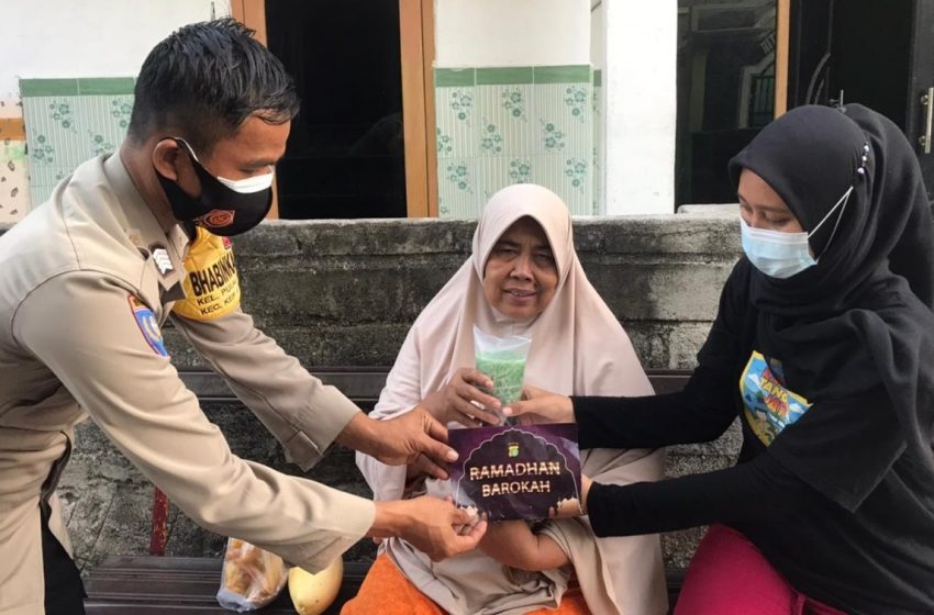  Ramadhan Barokah, Polres Kep Seribu dan Jajaran Bagikan Takjil Buka Puasa ke Warga Delapan Pulau