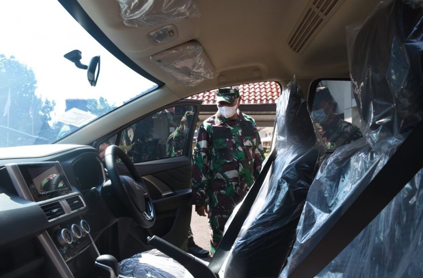  Danseskoad Serahkan Tiga Unit Kendaraan Dinas Pengadaan TNI AD Kepada Pejabat Seskoad