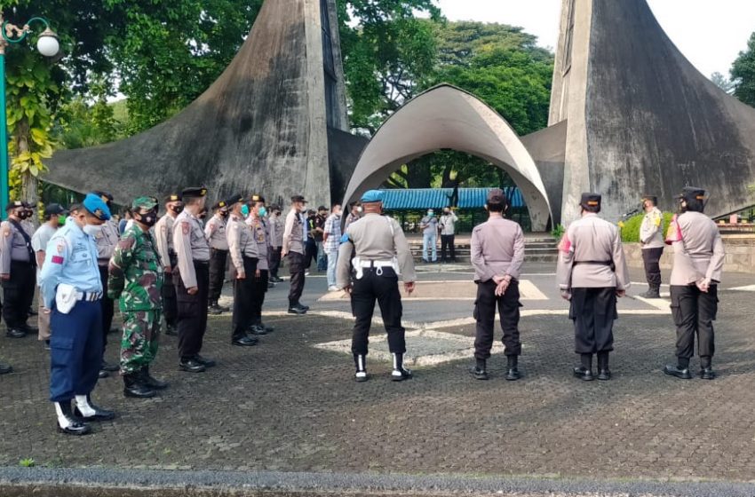  TNI-POLRI Antisipasi Kerumunan Pengunjung Taman Margasatwa Ragunan