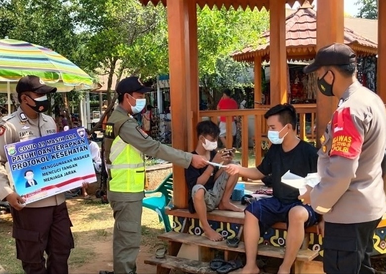  Warga Pulau Seribu Hari Ini Dapat 2.100 Masker Medis dari Polres Kep Seribu