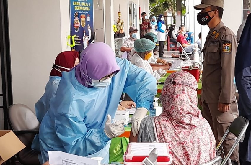 Percepat Program Vaksinasi Nasional, Polres Kep Seribu Gelar Vaksinasi Massal di Pulau Pari