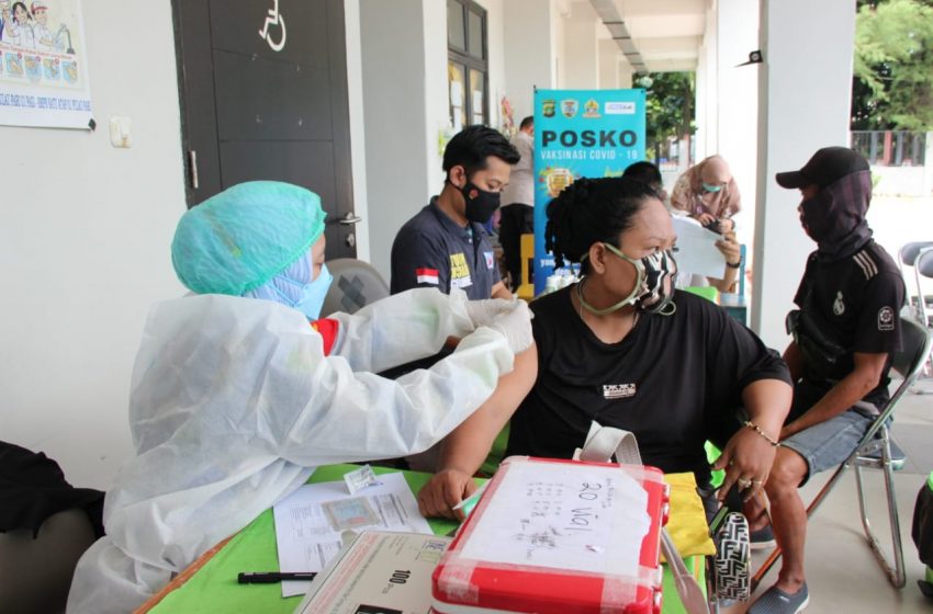  51 Warga di KTJ Pulau Pari Ikut Vaksinasi di Gelar Polres Kep Seribu
