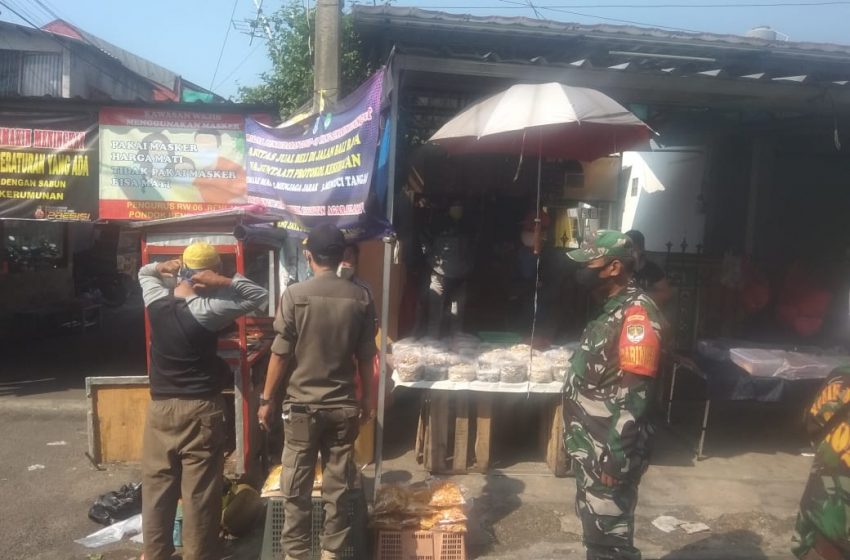  Koramil 05/Ciputat Lakukan PPKM Darurat di Pasar Tradisional Pondok Benda