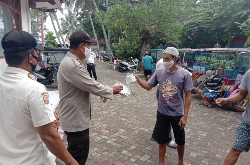  Perkuat PPKM Mikro, Polres Kep Seribu Bagikan 1.600 Masker Medis di 8 Pulau