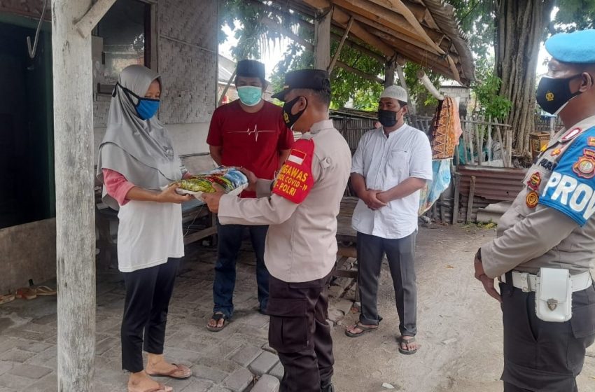  42 KK di Pulau Untung Jawa Dapat Bansos dari Polsek Kep Seribu Selatan