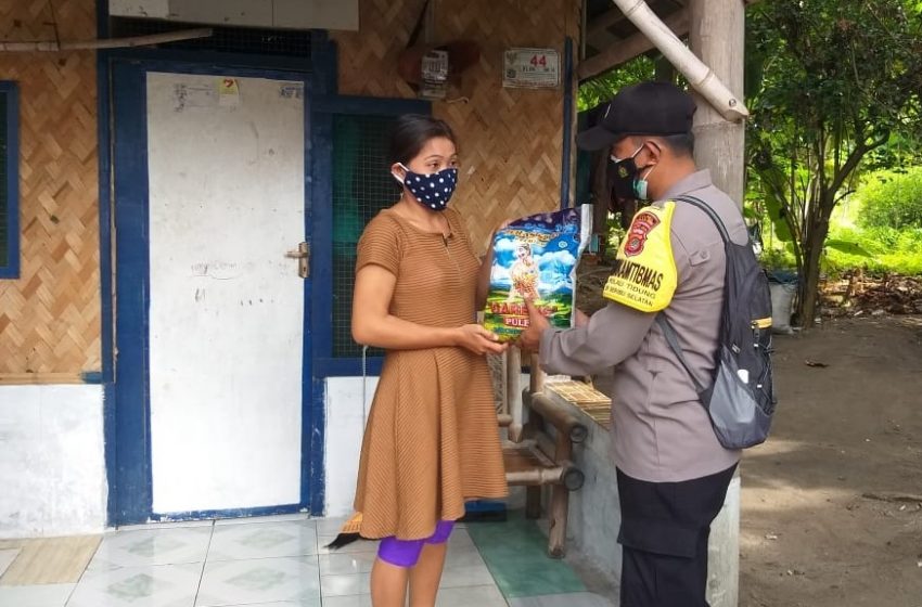  Polri Peduli, Polsek Kep Seribu Selatan Salurkan Bansos ke 34 KK di Slum Area Pulau Tidung