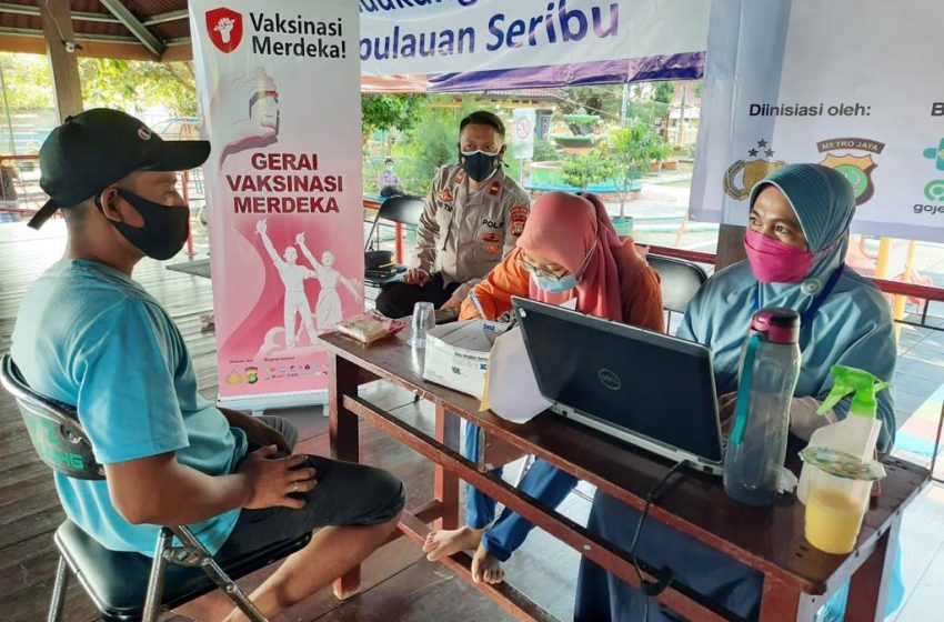  454 Warga di Sembilan Pulau Pemukiman Jalani Suntik Vaksinasi Merdeka Covid 19 Polres Kep Seribu