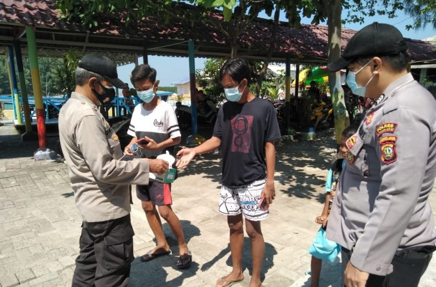  Lagi, 1.500 Masker dibagikan Polres Kep Seribu berserta Jajaran ke Warga