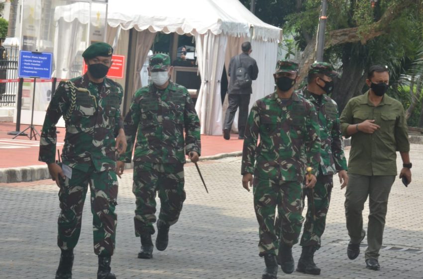  Pangdam Jaya Tinjau Gladi Paskibraka di Halaman Istana Merdeka