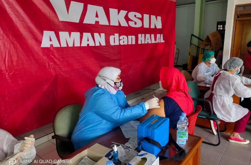  410 Warga Kelurahan Mekarjaya Depok Suntik Vaksin Dosis Kedua
