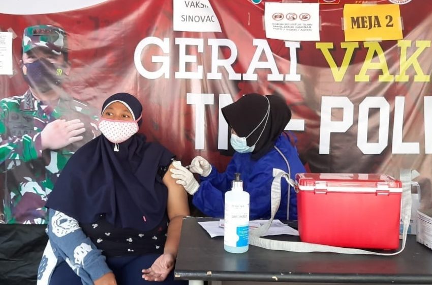  25 Warga Jalani Suntik Vaksin Dosis ke Dua di Gerai Vaksin Presisi Polres Kepulauan Seribu