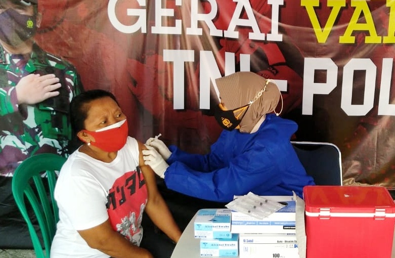  Suntik Vaksin Dosis Ke 2, Gerai Vaksin Presisi Polres Kepulauan Seribu Wajibkan Peserta Dalam keadaan Sehat