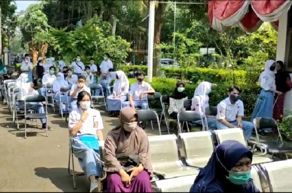  “Gebyar Vaksinasi Jabar Juara” Vaksinasi Remaja Go To School SMAN 6 Kota Depok
