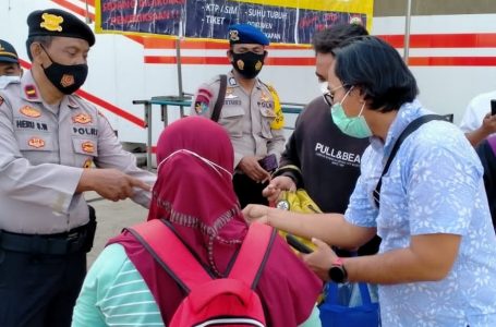 Tunjukkan Sertifikat Vaksin, 95 Warga Berangkat ke Pulau Seribu