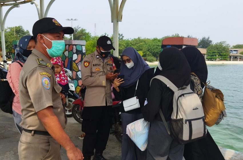  42 Warga Tiba di Pulau Untung Jawa di Cek Sertifikat Vaksin oleh Tim Gabungan Polsek Kep Seribu Selatan