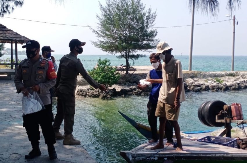  Himbau ProKes Warga Nelayan Pulau Lancang, Polsek Kep Seribu Selatan Bagikan Masker