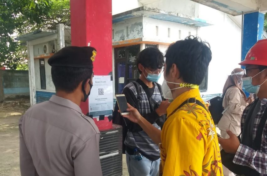  31 Warga Tiba di Dermaga Pulau Tidung Scan Barcode Aplikasi Peduli Lindungi