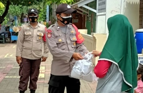  Himbau Ajak Taat ProKes ke Warga, Polres Kep Seribu Juga Bagikan 1.400 Masker
