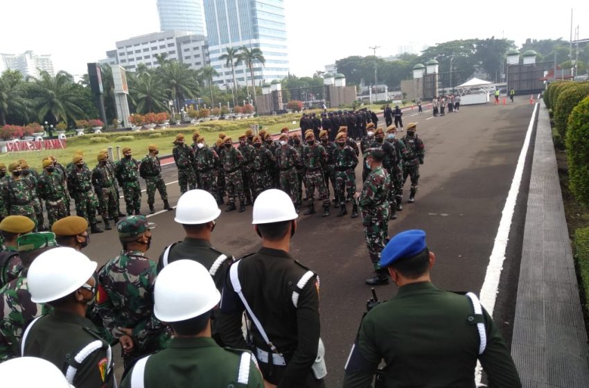  Pangdam Jaya Tinjau Tiga SSK Pasukan Kodam Jaya Membantu Amankan Aksi Ujuk Rasa