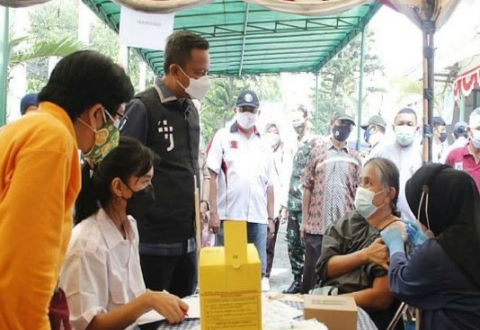  Vaksinasi di Kantor Kelurahan Jati Padang, di Siapkan 300 Dosis Vaksin