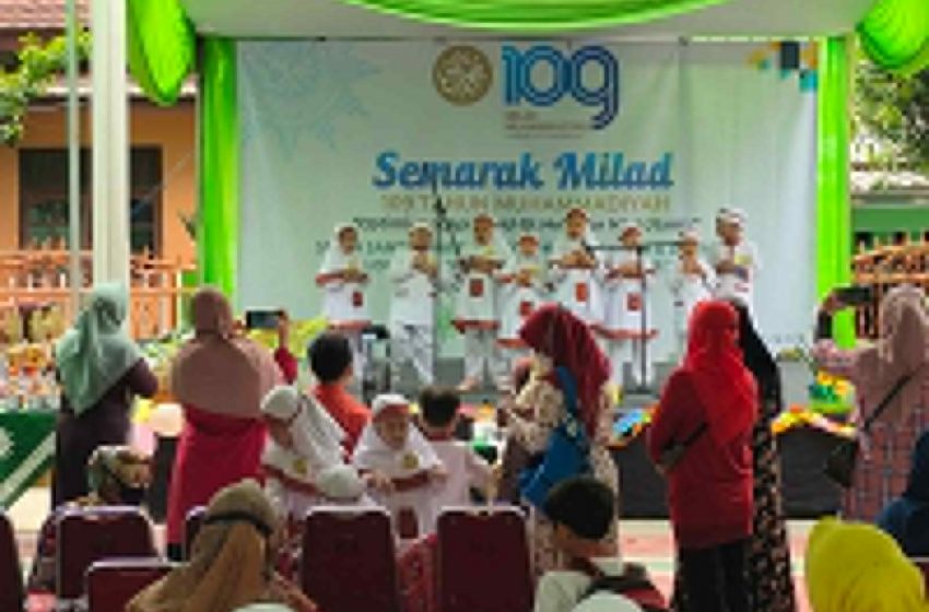  Siswa/Siswi TK Beraksi di Panggung Milad Muhammadiyah Ke-109