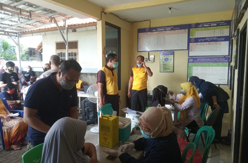  Polsek Cinere Gelar Vaksinasi di Posyandu Kelurahan Pangkalan Jati Baru