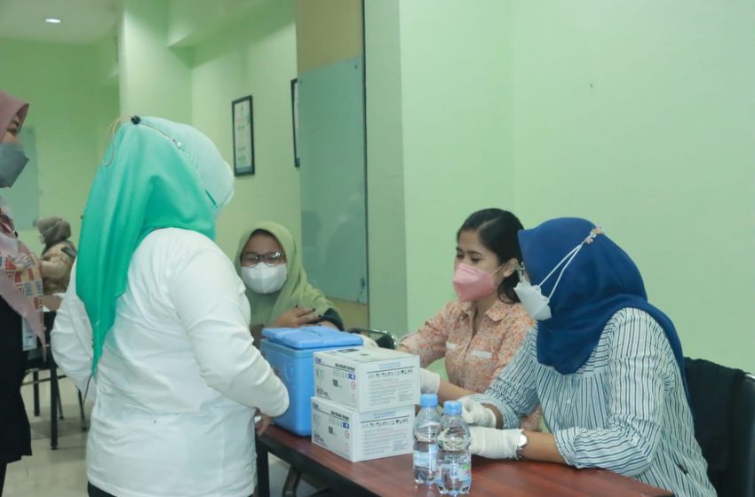  500 Dosis Vaksin 2 Kampus Institut STIAMI Untuk Mahasiswa dan Warga