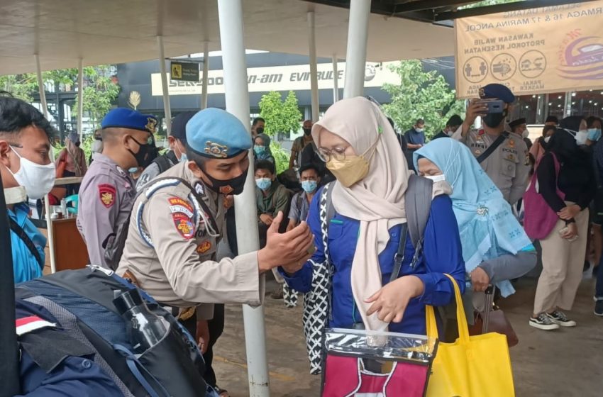 Taat ProKes dan Scan Barcode Peduli Lindungi, 72 Wisatawan Berangkat Ke Pulau Melalui Dermaga Marina Ancol