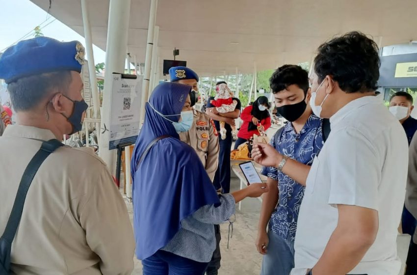  Prokes Ketat ke Pulau Seribu, 133 Warga dan Wisatawan Wajib Vaksin, Scanning Barcode Peduli Lindungi di Dermaga Keberangkatan