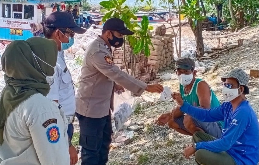  Warga di 8 Pulau Pemukiman, Hari ini dihimbau ProKes dan dibagikan 1.600 Masker oleh Polres Kep Seribu