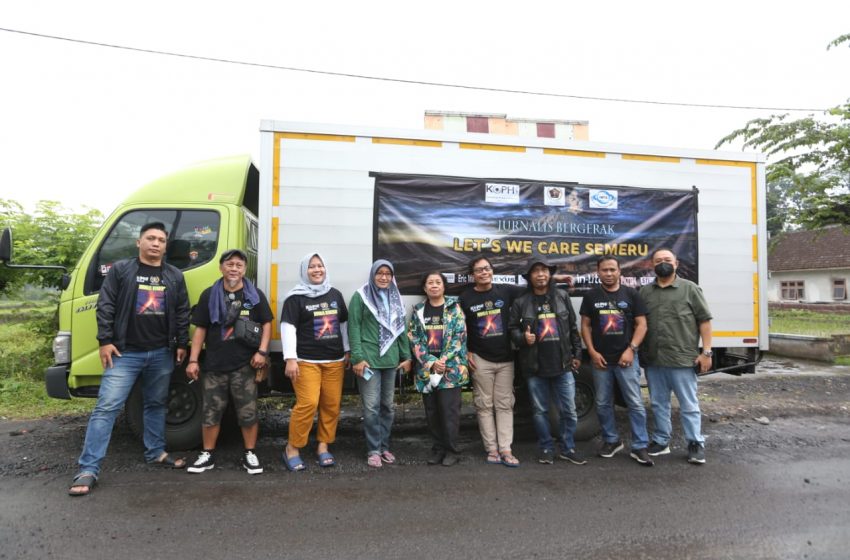  Wartawan Jakarta dan Musisi Salurkan Bantuan Korban Erupsi Gunung Semeru