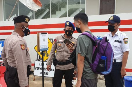 Tempatkan Personel di Pelabuhan Kaliadem, Polres Kep Seribu Wajibkan 117 Wisatawan Ke Pulau Scan PeduliLindungi